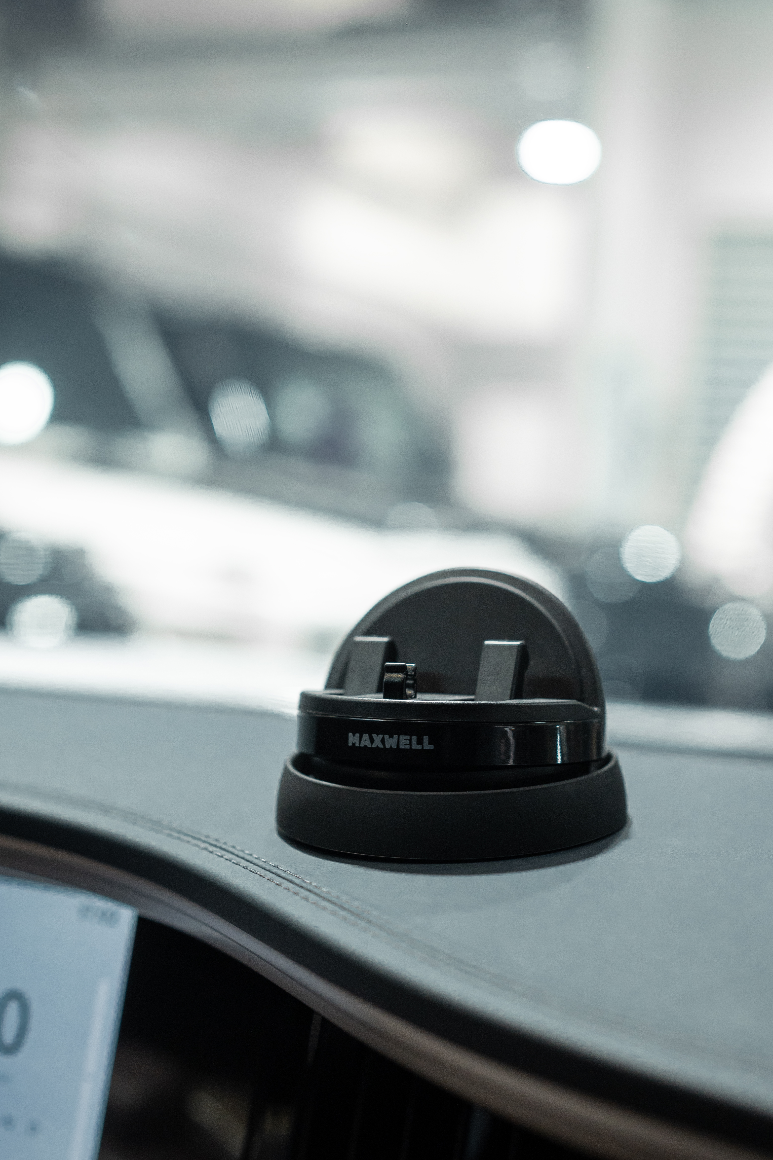 پایه نگهدارنده گوشی مدل Car Dock با محل نگهداری سیم شارژ